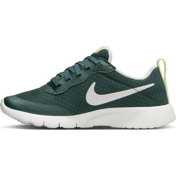 Nike tanjun verde on sale